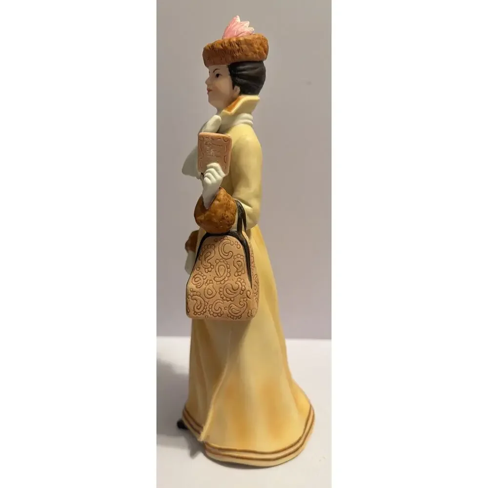 Avon Miss Mrs. Albee President’s Club Award 1981 Vintage Porcelain Figurine 10